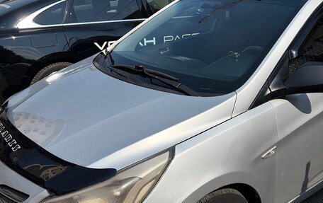 Hyundai Solaris II рестайлинг, 2015 год, 650 000 рублей, 2 фотография