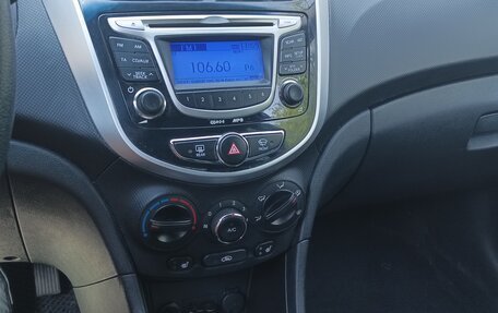Hyundai Solaris II рестайлинг, 2012 год, 650 000 рублей, 4 фотография