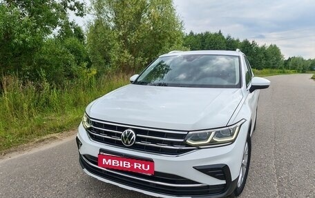 Volkswagen Tiguan II, 2021 год, 3 300 000 рублей, 2 фотография