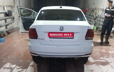 Volkswagen Polo VI (EU Market), 2017 год, 490 000 рублей, 2 фотография