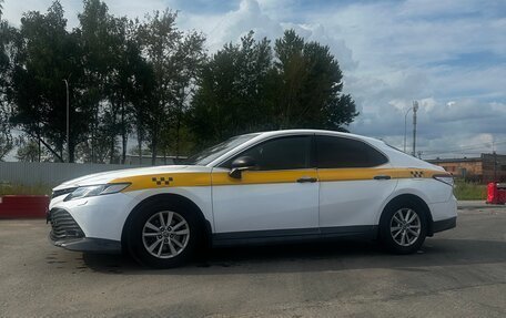 Toyota Camry, 2021 год, 1 950 000 рублей, 2 фотография