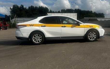 Toyota Camry, 2021 год, 1 950 000 рублей, 3 фотография
