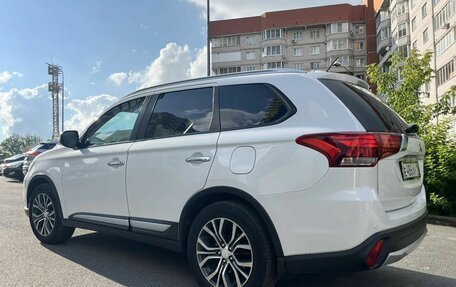 Mitsubishi Outlander III рестайлинг 3, 2015 год, 1 830 000 рублей, 11 фотография
