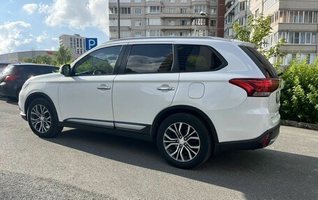 Mitsubishi Outlander III рестайлинг 3, 2015 год, 1 830 000 рублей, 13 фотография