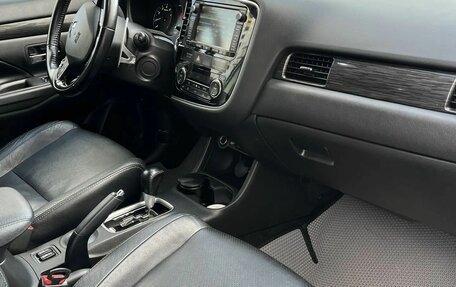 Mitsubishi Outlander III рестайлинг 3, 2015 год, 1 830 000 рублей, 16 фотография