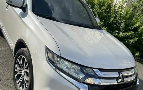 Mitsubishi Outlander III рестайлинг 3, 2015 год, 1 830 000 рублей, 7 фотография