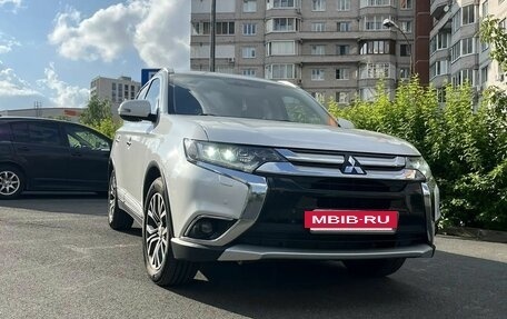 Mitsubishi Outlander III рестайлинг 3, 2015 год, 1 830 000 рублей, 5 фотография