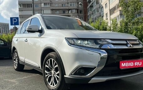Mitsubishi Outlander III рестайлинг 3, 2015 год, 1 830 000 рублей, 8 фотография