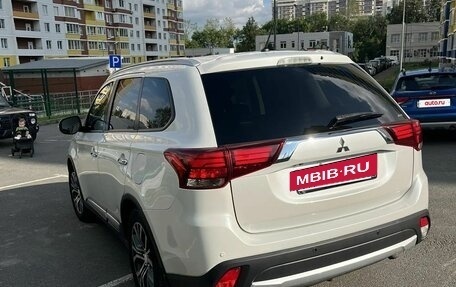 Mitsubishi Outlander III рестайлинг 3, 2015 год, 1 830 000 рублей, 6 фотография