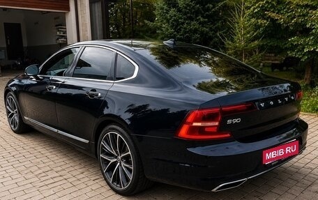 Volvo S90 II рестайлинг, 2020 год, 3 500 000 рублей, 1 фотография
