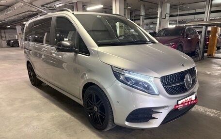 Mercedes-Benz V-Класс, 2022 год, 7 100 000 рублей, 4 фотография