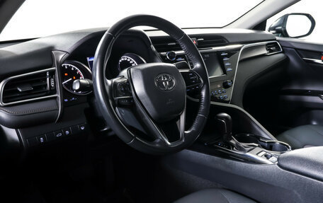 Toyota Camry, 2018 год, 2 390 000 рублей, 15 фотография