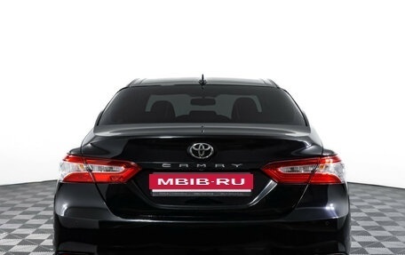 Toyota Camry, 2018 год, 2 390 000 рублей, 7 фотография