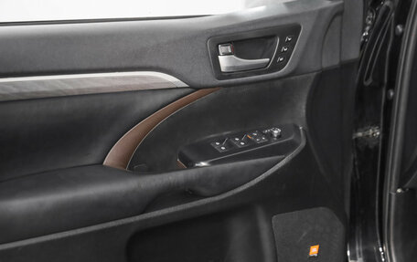 Toyota Highlander III, 2018 год, 3 349 000 рублей, 22 фотография