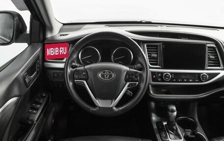Toyota Highlander III, 2018 год, 3 349 000 рублей, 12 фотография