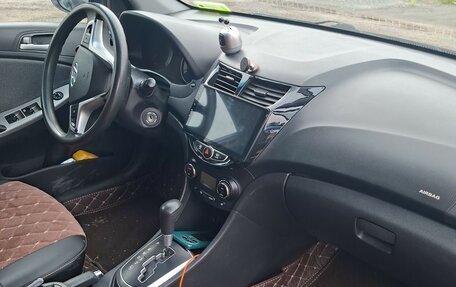 Hyundai Solaris II рестайлинг, 2011 год, 720 000 рублей, 5 фотография