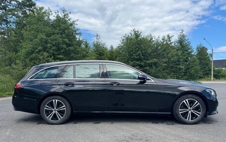 Mercedes-Benz E-Класс, 2022 год, 4 300 000 рублей, 3 фотография