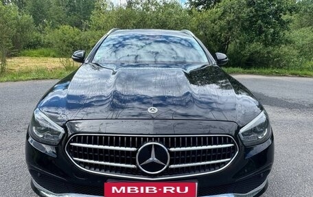 Mercedes-Benz E-Класс, 2022 год, 4 300 000 рублей, 12 фотография