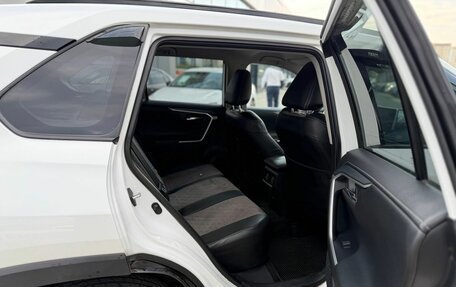 Toyota RAV4, 2020 год, 3 350 000 рублей, 9 фотография