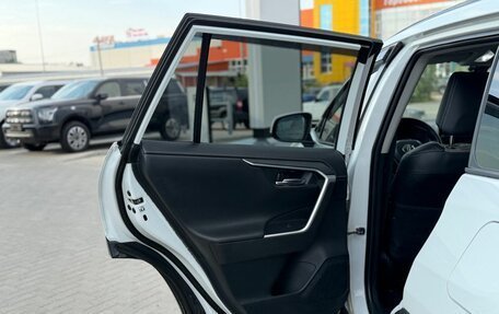 Toyota RAV4, 2020 год, 3 350 000 рублей, 10 фотография