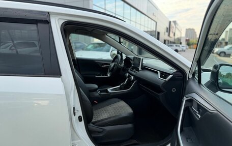Toyota RAV4, 2020 год, 3 350 000 рублей, 8 фотография