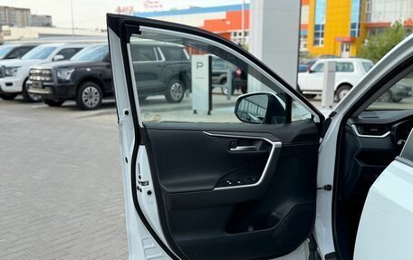 Toyota RAV4, 2020 год, 3 350 000 рублей, 12 фотография