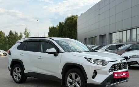 Toyota RAV4, 2020 год, 3 350 000 рублей, 2 фотография