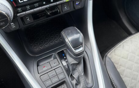 Toyota RAV4, 2020 год, 3 350 000 рублей, 24 фотография