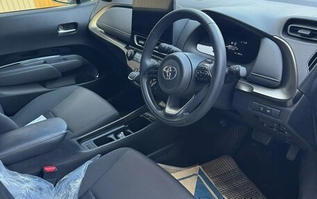 Toyota Aqua, 2023 год, 1 400 000 рублей, 7 фотография