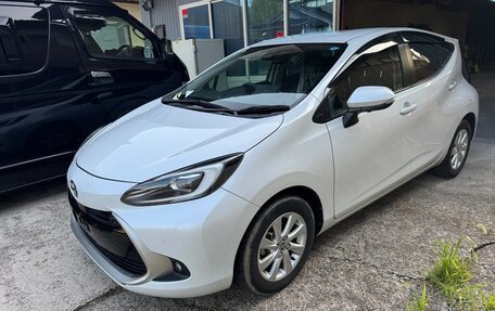 Toyota Aqua, 2023 год, 1 400 000 рублей, 1 фотография