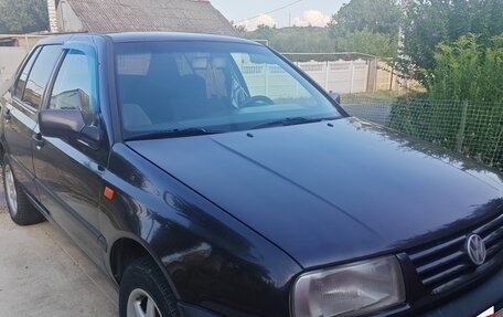 Volkswagen Vento, 1992 год, 220 000 рублей, 1 фотография