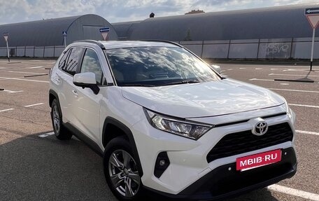 Toyota RAV4, 2022 год, 4 150 000 рублей, 2 фотография
