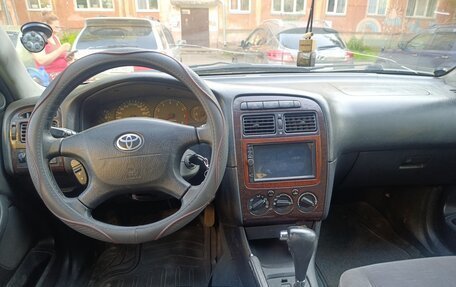 Toyota Avensis III рестайлинг, 2002 год, 600 000 рублей, 2 фотография