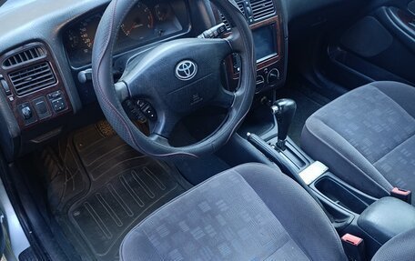 Toyota Avensis III рестайлинг, 2002 год, 600 000 рублей, 3 фотография