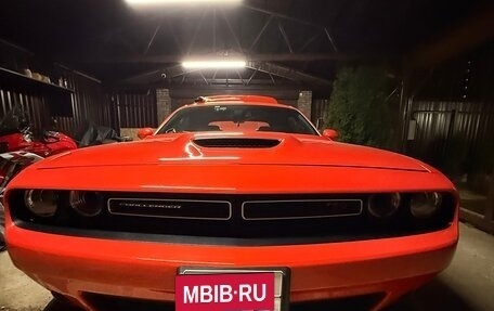 Dodge Challenger III рестайлинг 2, 2019 год, 4 890 000 рублей, 2 фотография