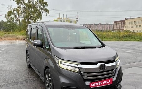 Honda Stepwgn IV, 2018 год, 2 050 000 рублей, 1 фотография