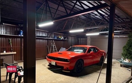 Dodge Challenger III рестайлинг 2, 2019 год, 4 890 000 рублей, 3 фотография