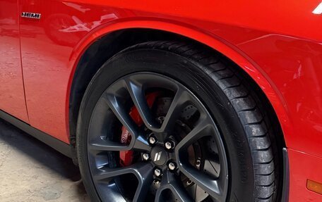 Dodge Challenger III рестайлинг 2, 2019 год, 4 890 000 рублей, 10 фотография