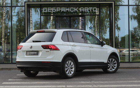 Volkswagen Tiguan II, 2019 год, 2 700 000 рублей, 2 фотография