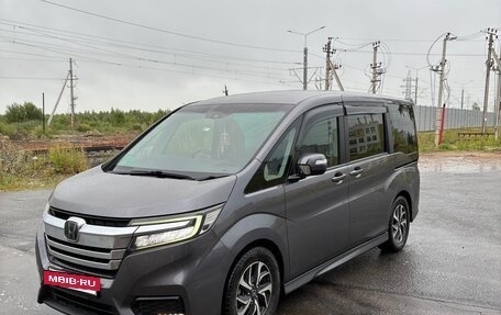 Honda Stepwgn IV, 2018 год, 2 050 000 рублей, 3 фотография