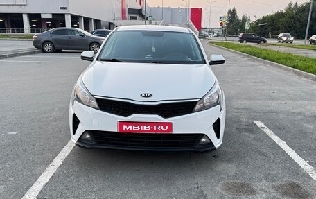 KIA Rio IV, 2021 год, 1 050 000 рублей, 1 фотография