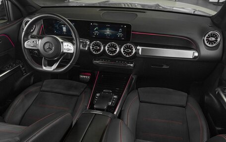 Mercedes-Benz GLB, 2020 год, 2 900 000 рублей, 11 фотография