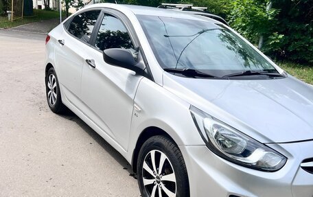 Hyundai Solaris II рестайлинг, 2013 год, 700 000 рублей, 2 фотография