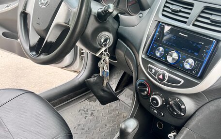 Hyundai Solaris II рестайлинг, 2013 год, 700 000 рублей, 6 фотография