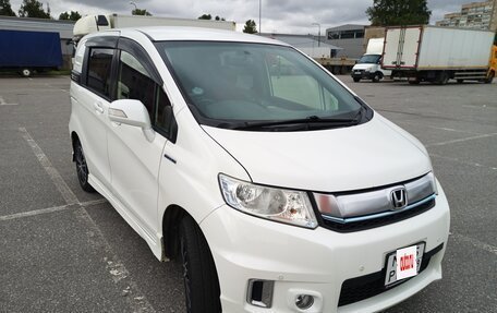 Honda Freed I, 2015 год, 1 300 000 рублей, 2 фотография