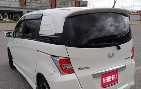 Honda Freed I, 2015 год, 1 300 000 рублей, 7 фотография