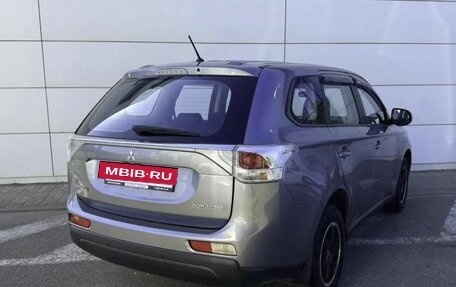 Mitsubishi Outlander III рестайлинг 3, 2013 год, 1 350 000 рублей, 5 фотография