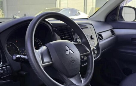 Mitsubishi Outlander III рестайлинг 3, 2013 год, 1 350 000 рублей, 10 фотография