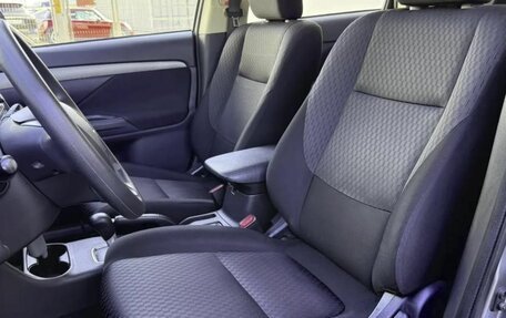 Mitsubishi Outlander III рестайлинг 3, 2013 год, 1 350 000 рублей, 14 фотография