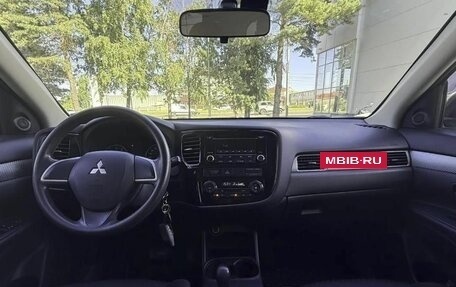 Mitsubishi Outlander III рестайлинг 3, 2013 год, 1 350 000 рублей, 11 фотография